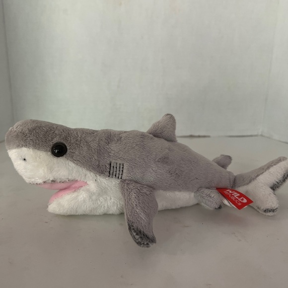 Hoewpi Cute Shark Plh Toys Pillow - 16'' Plh Shark Mommy With 3 Babies, 4PCS Soft Stuffed Animal Shark Plhie Doll Pillow For Kids Sea Animal Fans Valentines Birthday Gift Decor